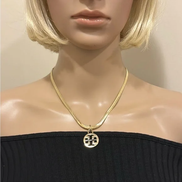 NEW💞Pendant with large Tory Burch charm/medallion. - Picture 2 of 10